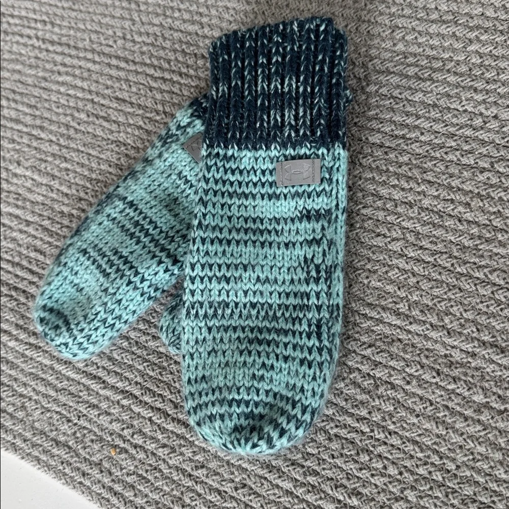 Under Armour Navy Blue Light Blue Silver Metallic Knit Mittens Reflective Logo
